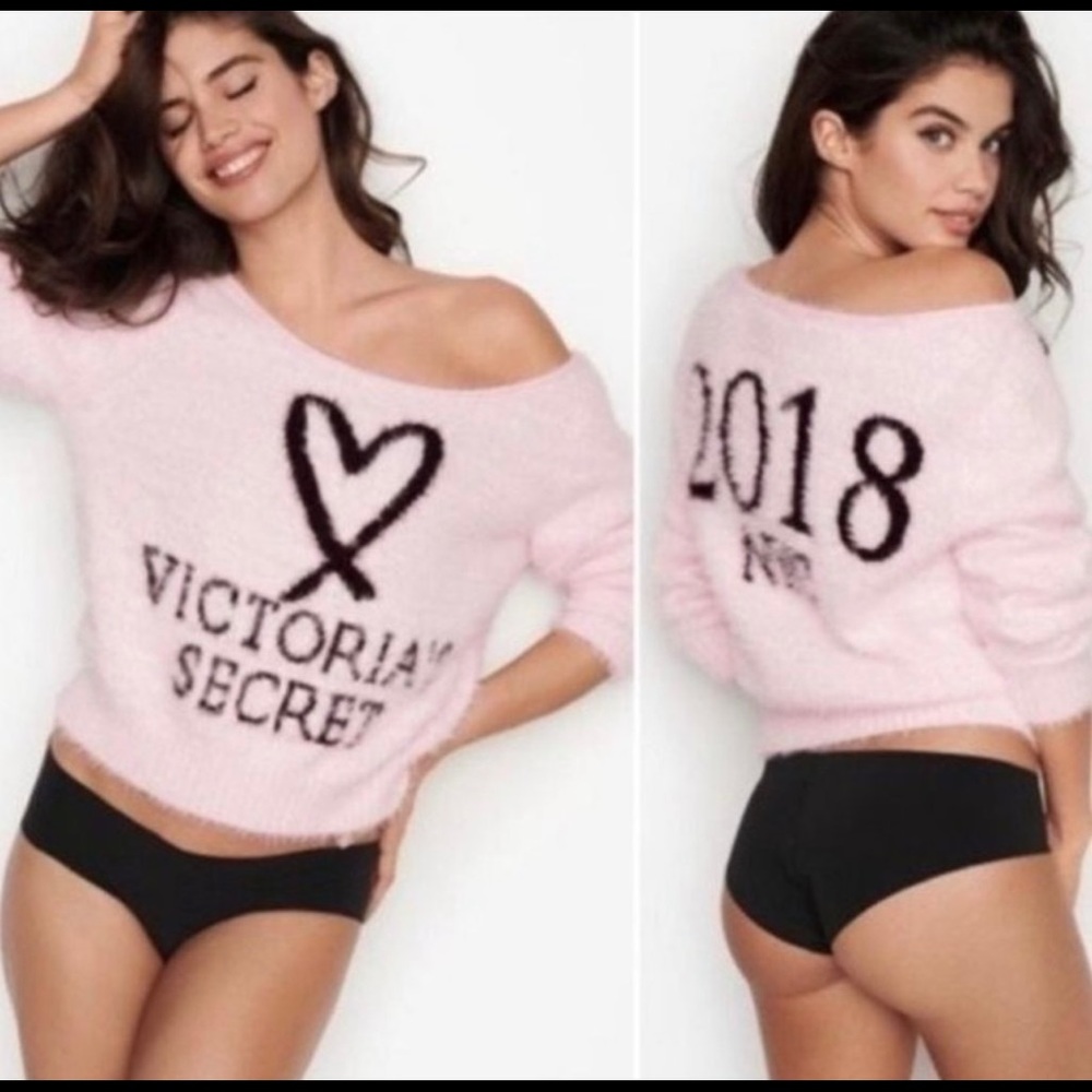 🌸🖤Victoria’s Secret 2018 NYC Fashion Show Pink & Black Heart Fuzzy Sweater🌸🖤